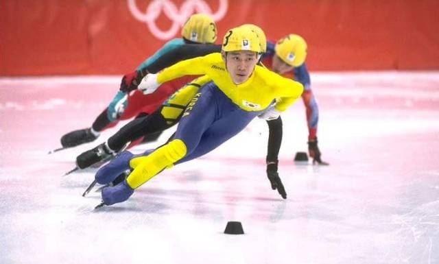 米兰欲用恩昆库换莱万遭巴萨否认