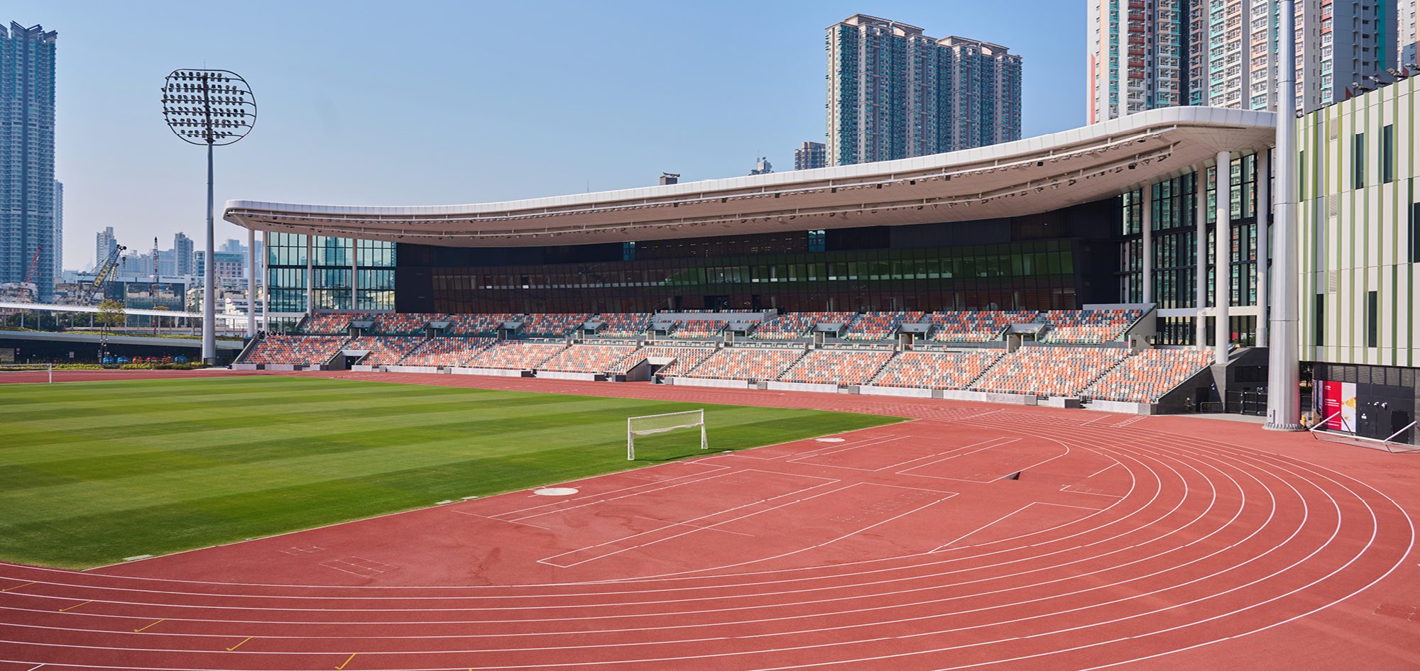 意甲风云再起！国际米兰4-0横扫科莫，齐沃战术大胜法布雷加斯夺榜首