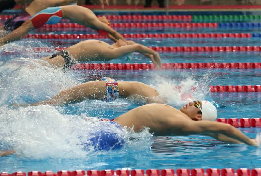 多特蒙德球迷挂横幅，反对海外比赛并攻击西甲高层